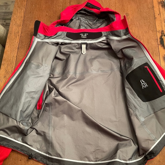 Arc’teryx Beta AR Jacket Men’s - Picture 14 of 16
